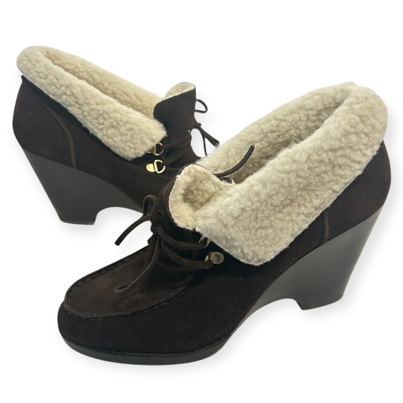 MICHAEL KORS Wendi Brown Suede Wedge Ankle Bootie Sherpa Trim Size 9 NWOB - Picture 1 of 13